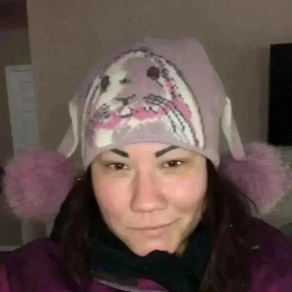 Women hat for winter super Kool worn once ✅✅ - Picture 1 of 8